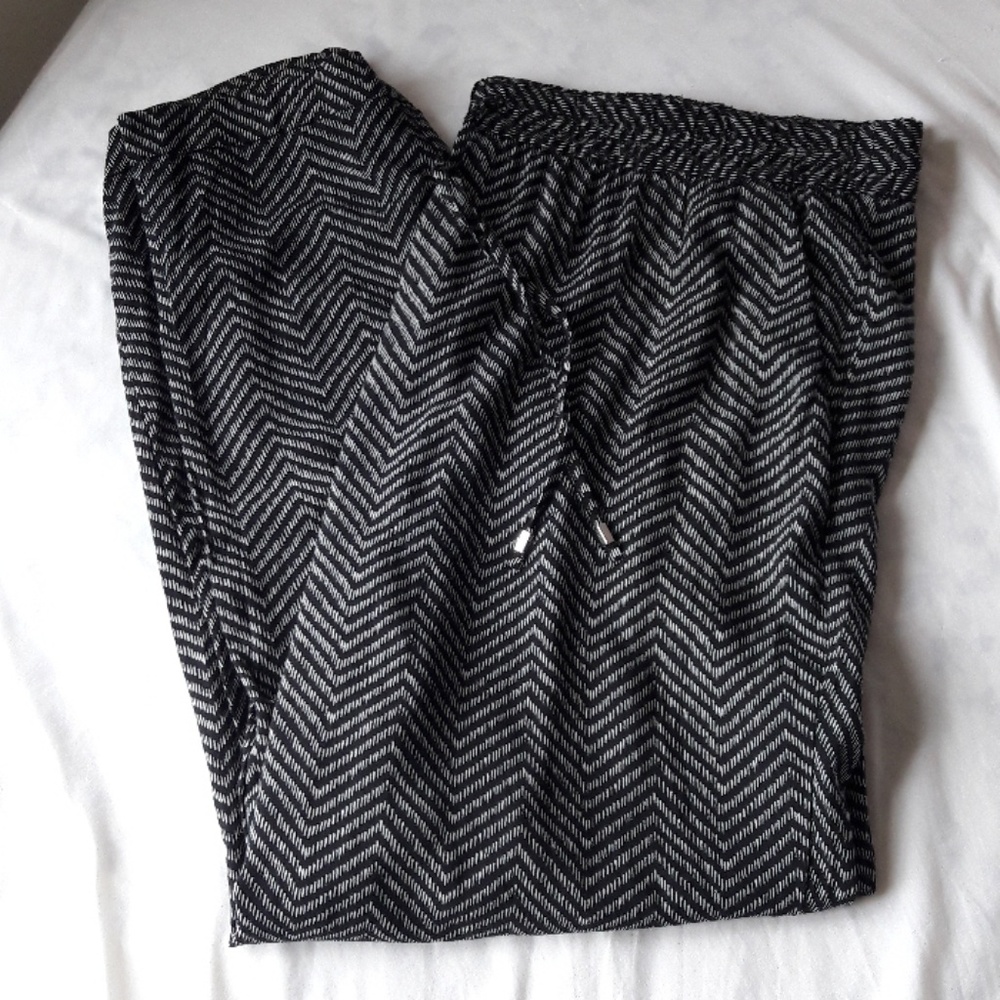 Black patterned joggers